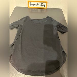 UnderArmor Loose fitting shirt. Soft material